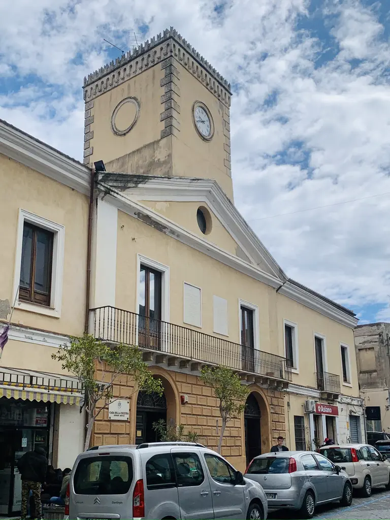 /storage/images/12492/Casa_della_Cultura_%28Crotone%29-%281%29.png