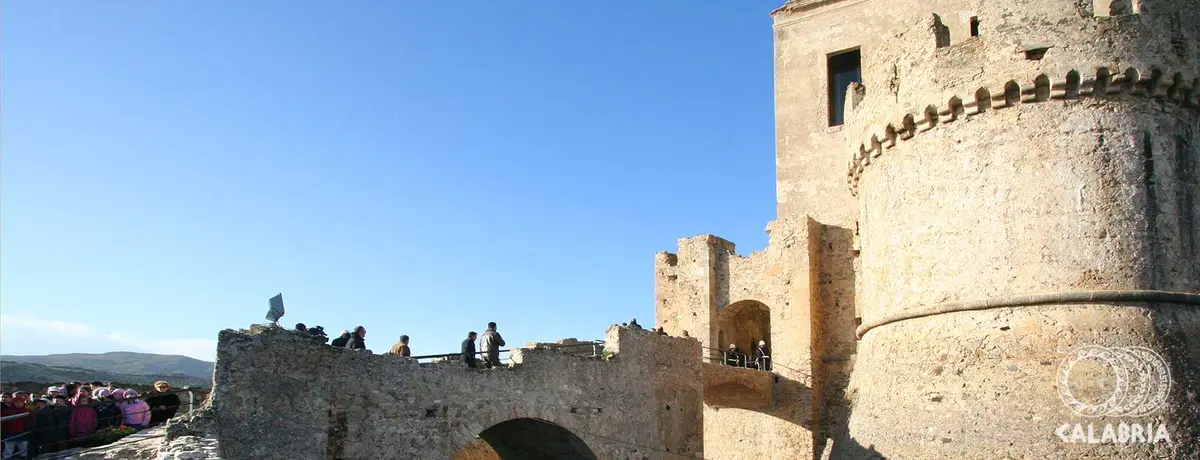 Between cliff-top castles and Stupor Mundi