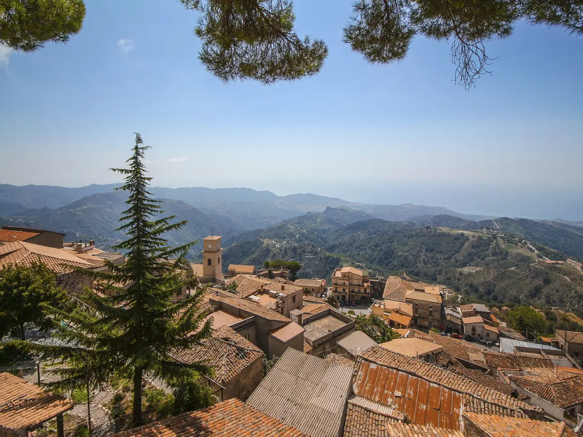 Visit to the village of Bova, among the Most Beautiful Villages in Italy
