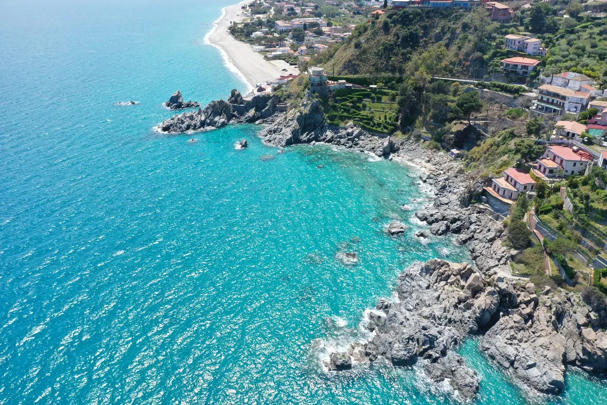 Summer in Calabria: two destinations to discover between sea and mountains