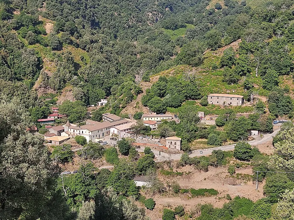 960px-Santuario_Polsi_-_Veduta_Panoramica_del_Santuario