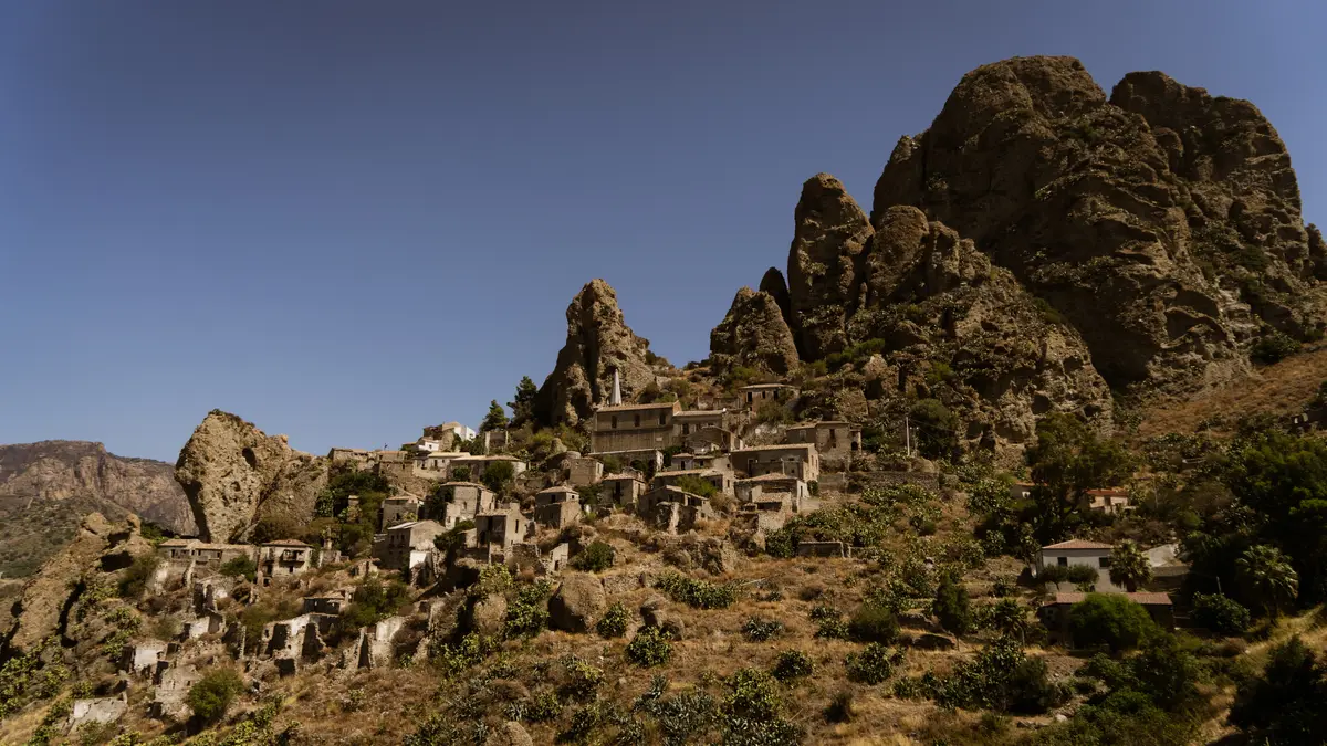 Visita al borgo di Pentedattilo, tra storia e fantasmi