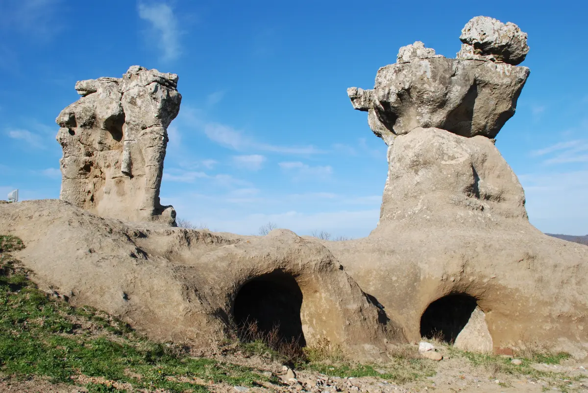 Among the mysteries of the Stone Giants of Campana