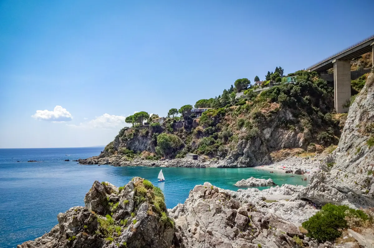 Le spiagge calabresi premiate con le Vele di Legambiente