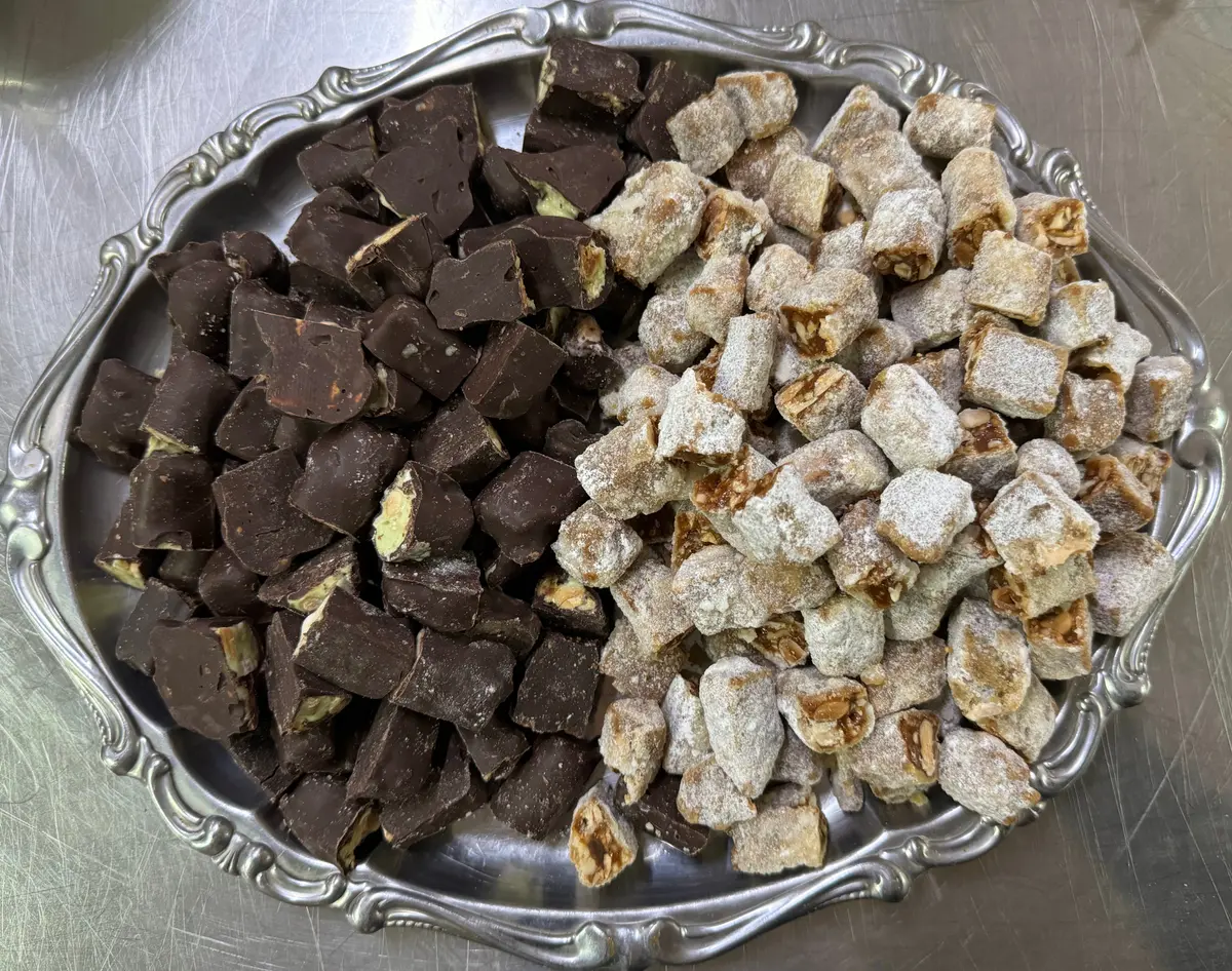 Un assaggio del Torrone di Bagnara IGP