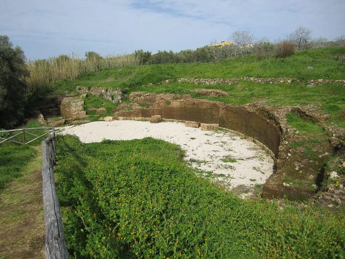 Anfiteatro Parco Archeologico dei Tauriani "Antonio De Salvo"