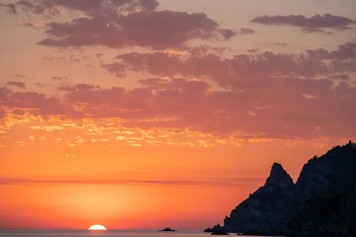 Die schönsten Sonnenuntergänge am Meer in Kalabrien
