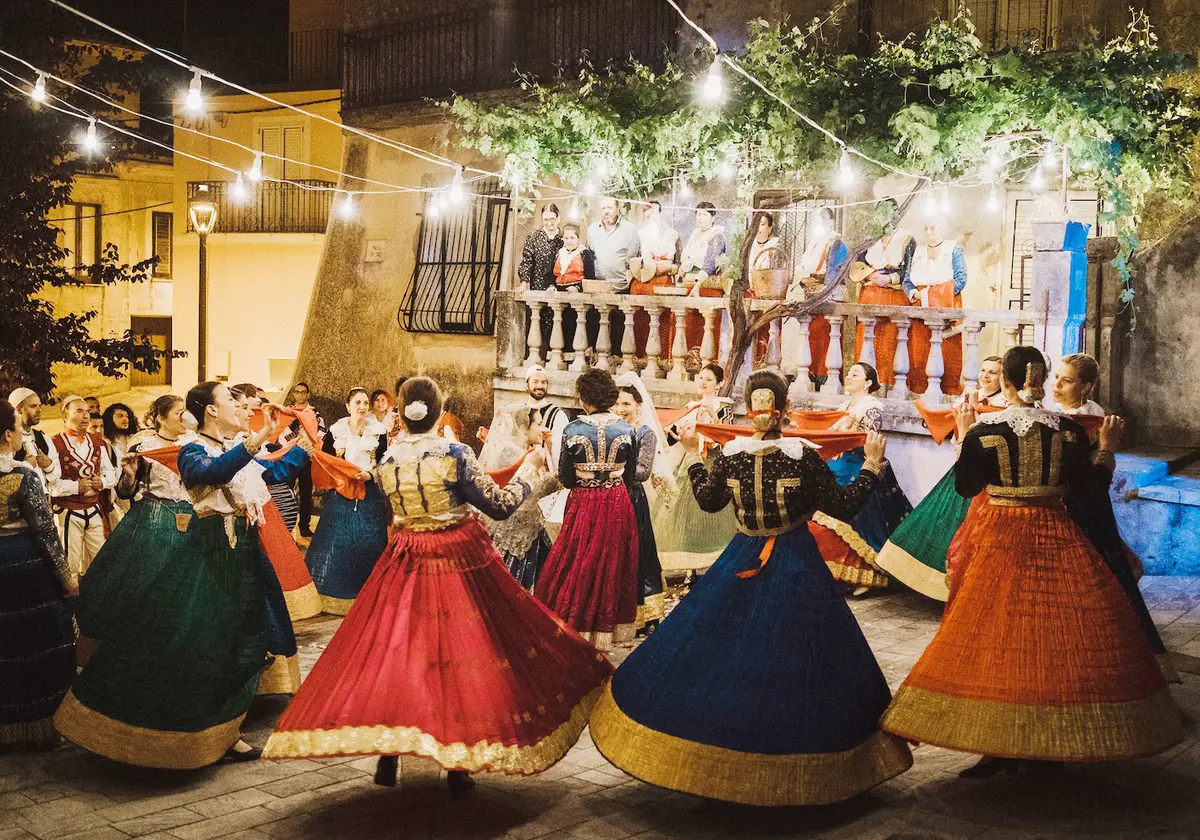 Albanesi di Calabria, itinerario tra le comunità arbëreshë